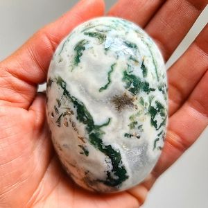 High QUALITY Moss agate w/ druzy PALMSTONE